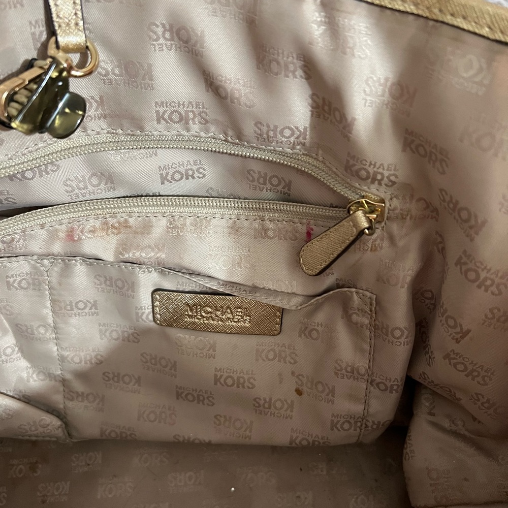 Micheal Kors Purse - Picture 3 of 3